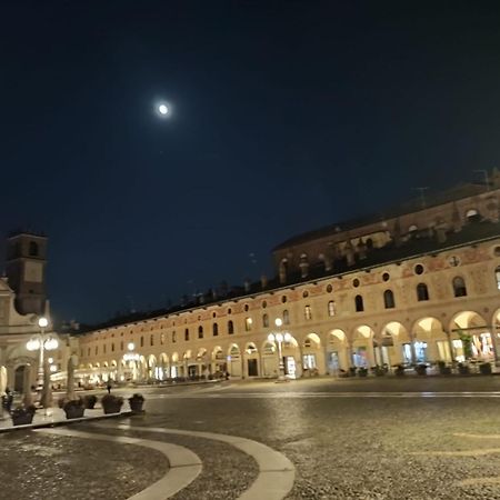 Il Castello Delle Dame - Il Maschio Apartment Vigevano Luaran gambar