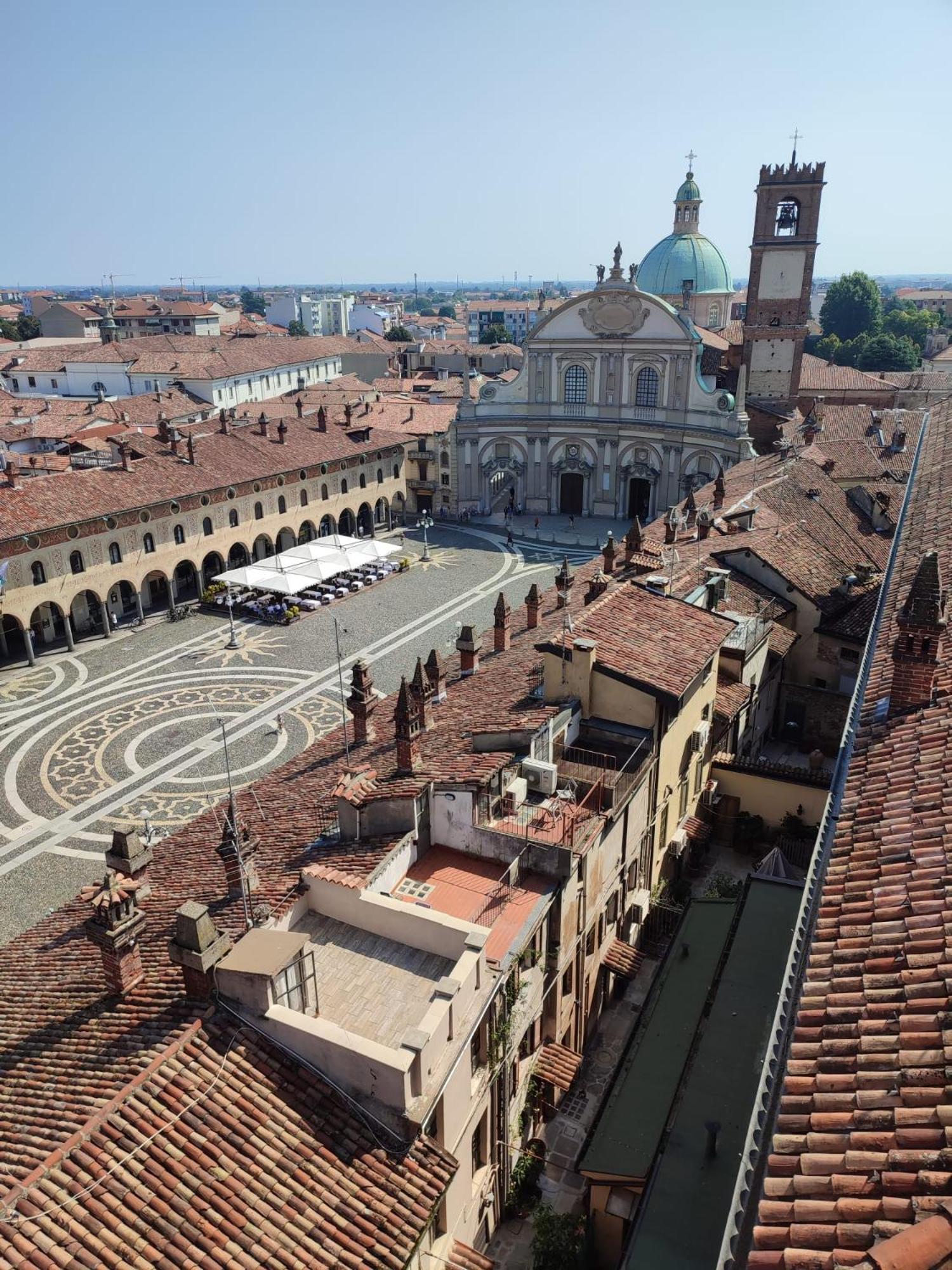 Il Castello Delle Dame - Il Maschio Apartment Vigevano Luaran gambar
